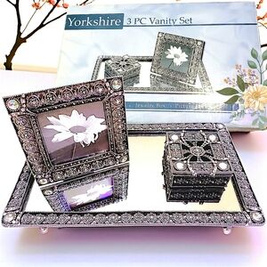 Yorkshire 3 piece vanity set with box